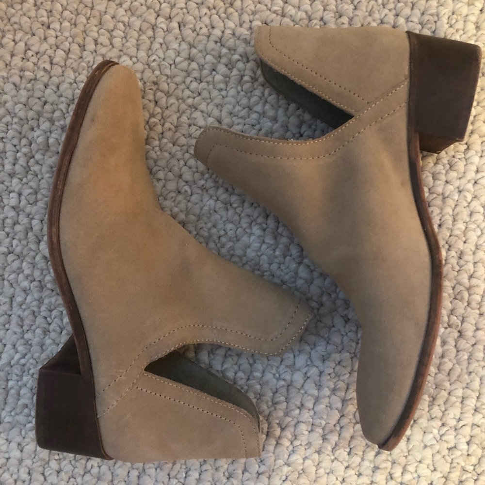 Matisse suede booties in a tan color with brown heel. Only worn ONCE.